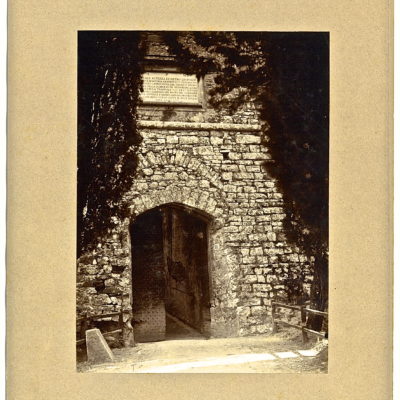 Ingresso Brolio 1892 prima dell'allargamento - pietra della chiave di volta 1766 Ingresso Brolio 1892 prima dell'allargamento - pietra della chiave di volta 1766